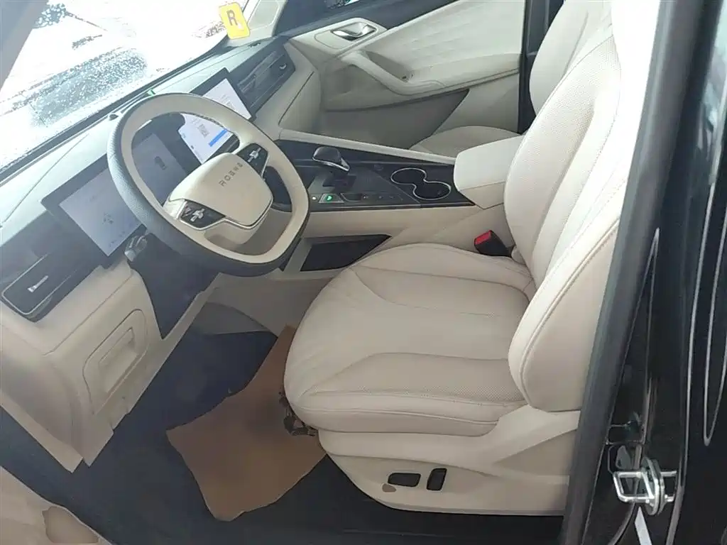 Roewe D5X DMH 2025 — фото 15
