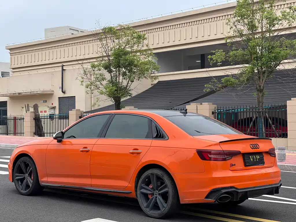 Audi A4L 2018