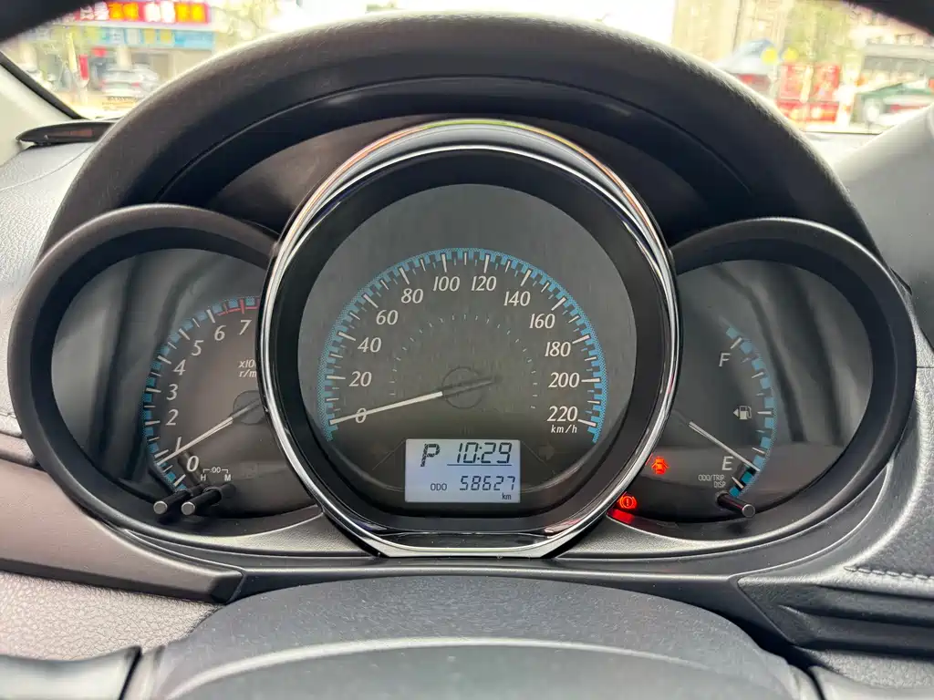 Toyota Yaris L 2019 — фото 11