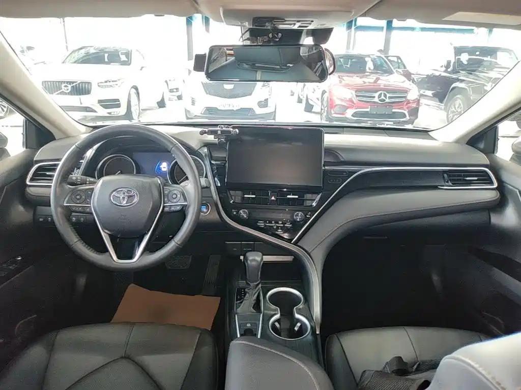 Toyota Camry 2023 — фото 10