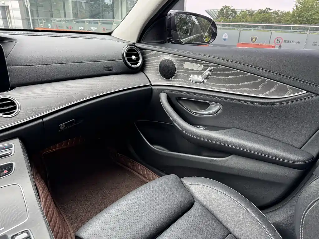 Mercedes-Benz E-Class 2022 — фото 21