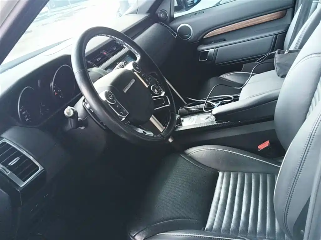 Land Rover Discovery 2017 — фото 15
