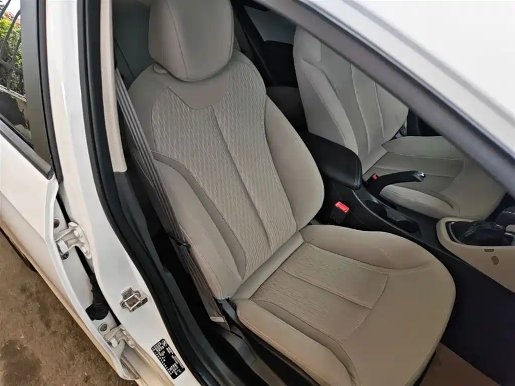 Buick Excelle 2015 — фото 25
