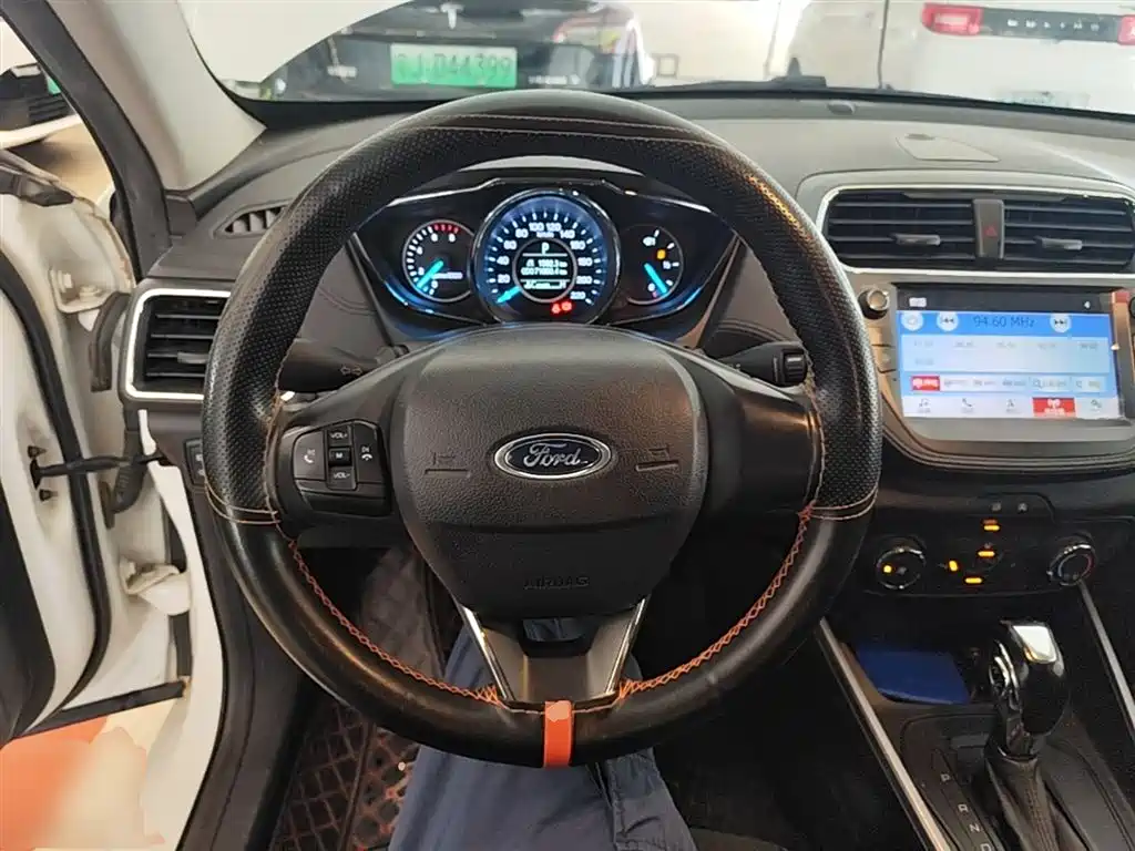 Ford Escort 2019 — фото 11