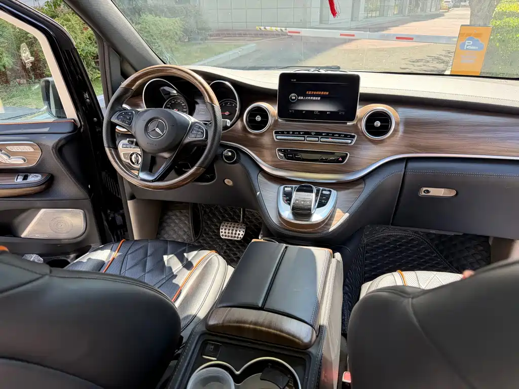 Mercedes-Benz V-Class 2017 — фото 17