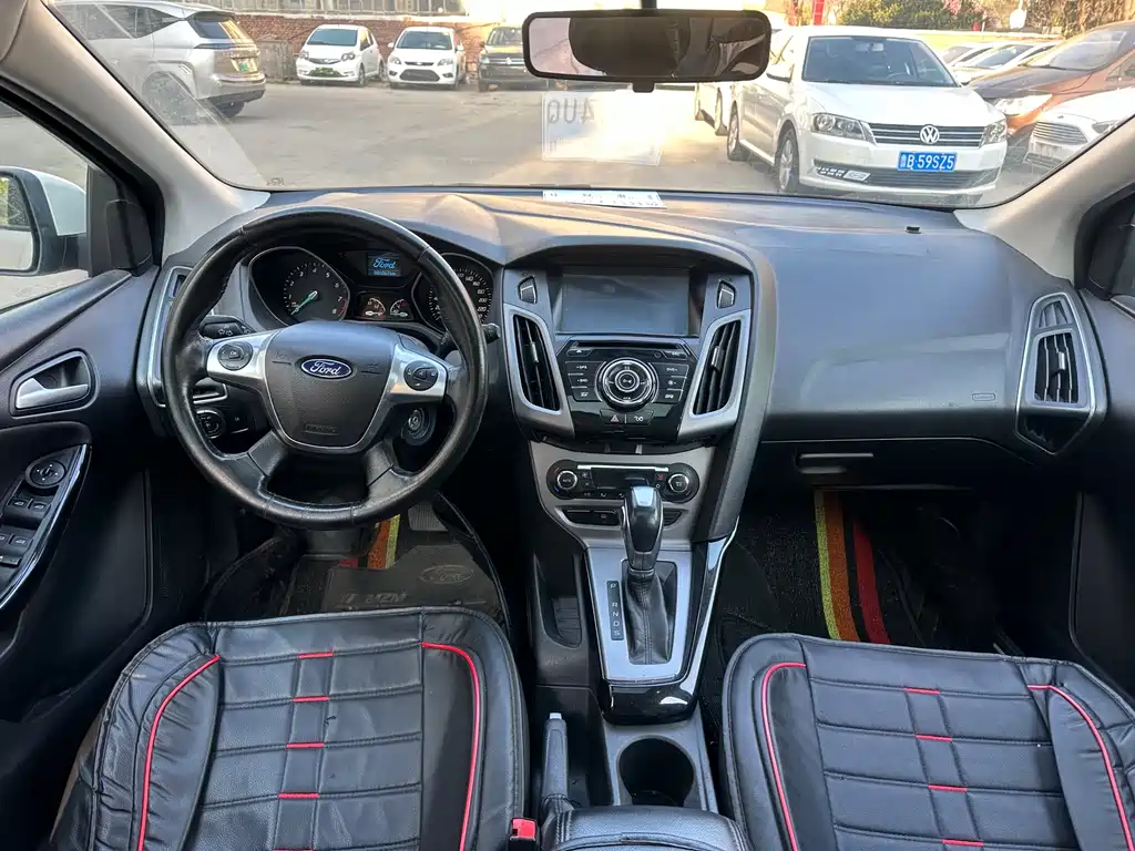 Ford Focus 2015 — фото 8