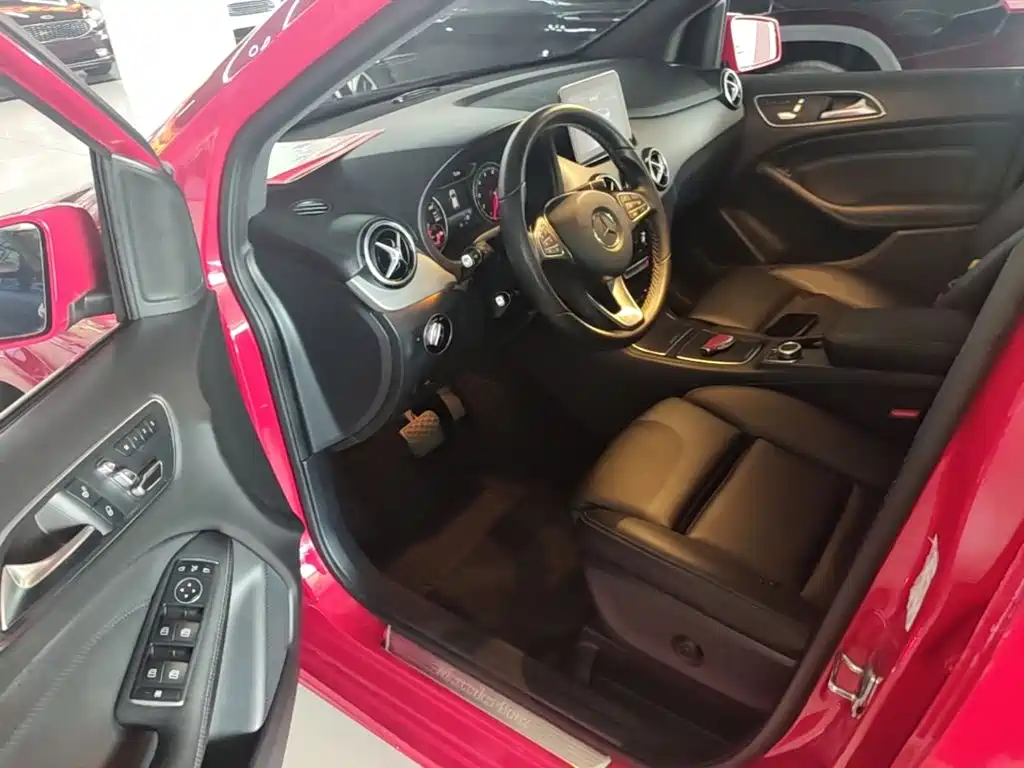Mercedes-Benz B-Class 2019 — фото 16