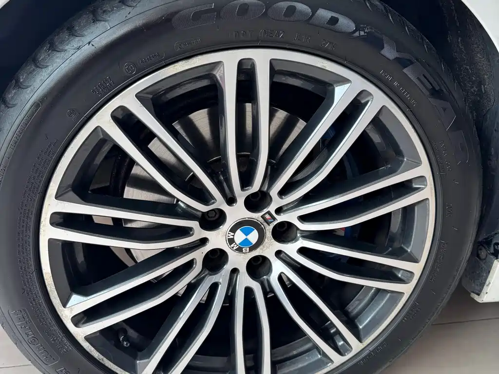 BMW 5 Series 2018 — фото 8