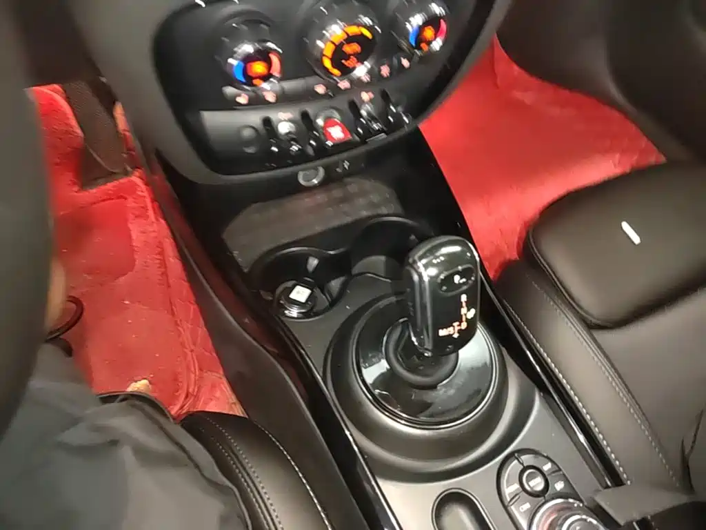 MINI Clubman 2021 — фото 14