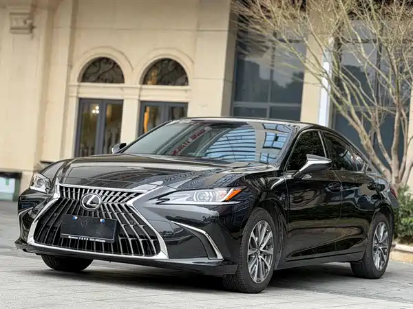 Lexus ES 2020