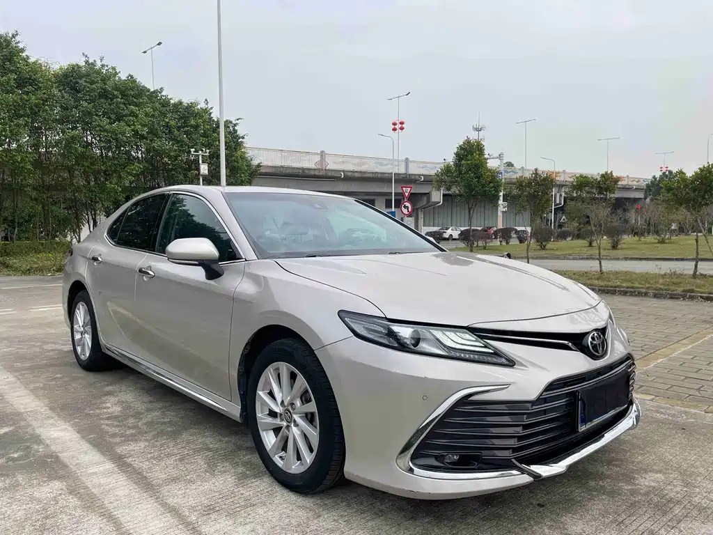 Toyota Camry 2023 — фото 3