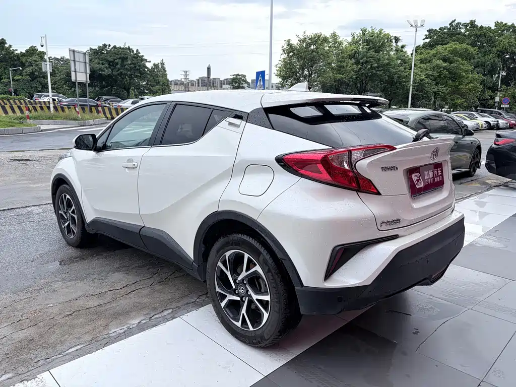 Toyota C-HR 2019 — фото 5