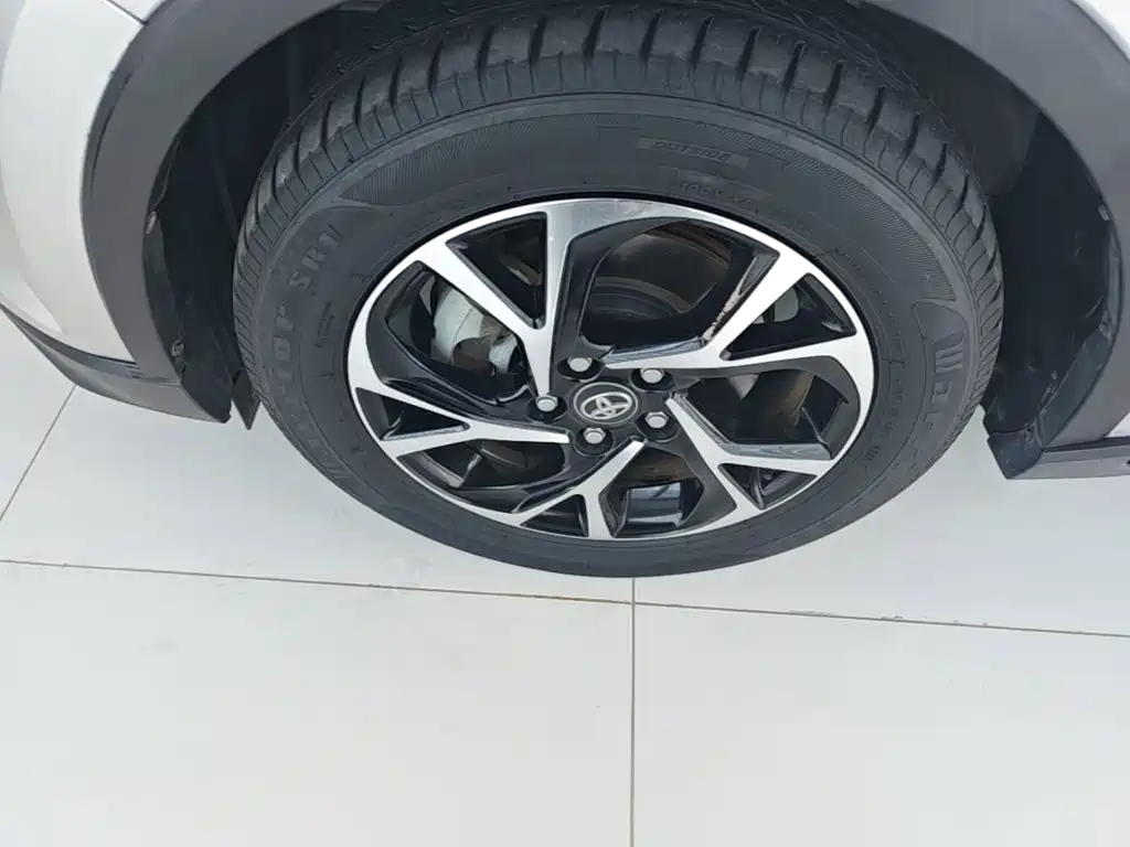 Toyota C-HR 2020 — фото 23