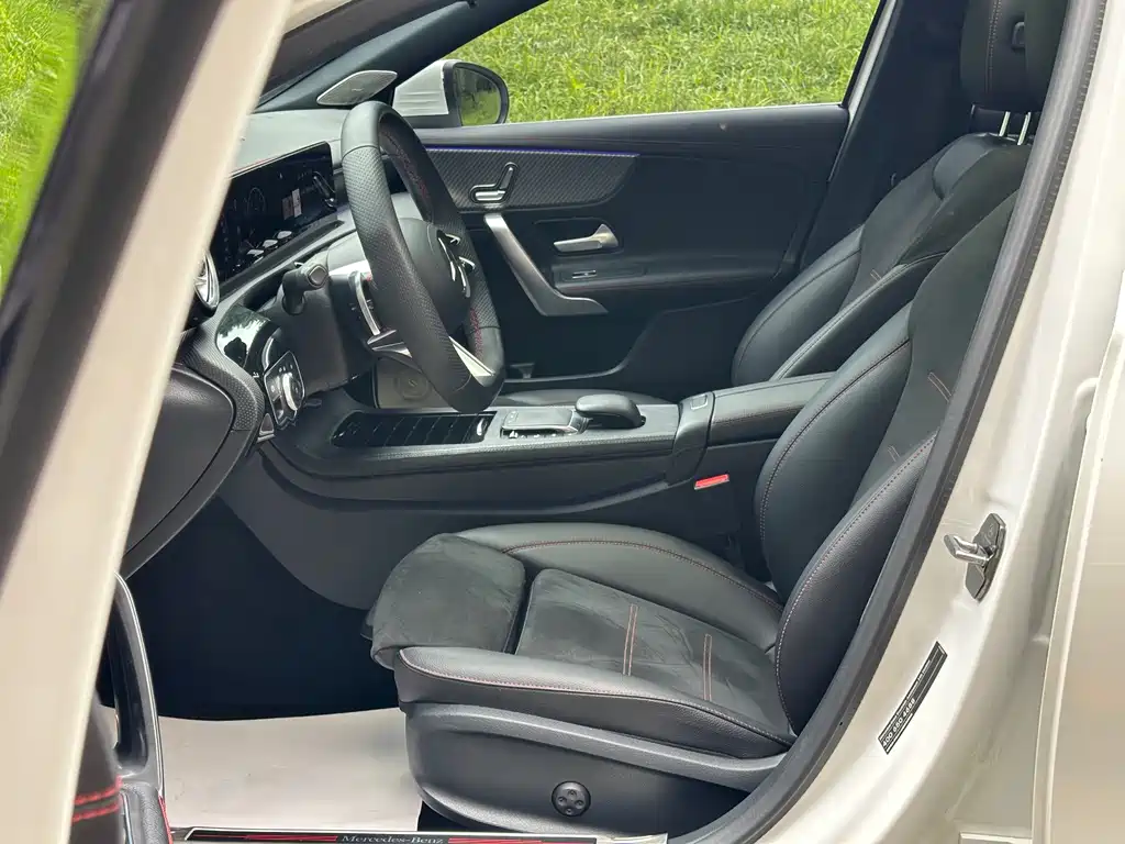 Mercedes-Benz A-Class 2024 — фото 12