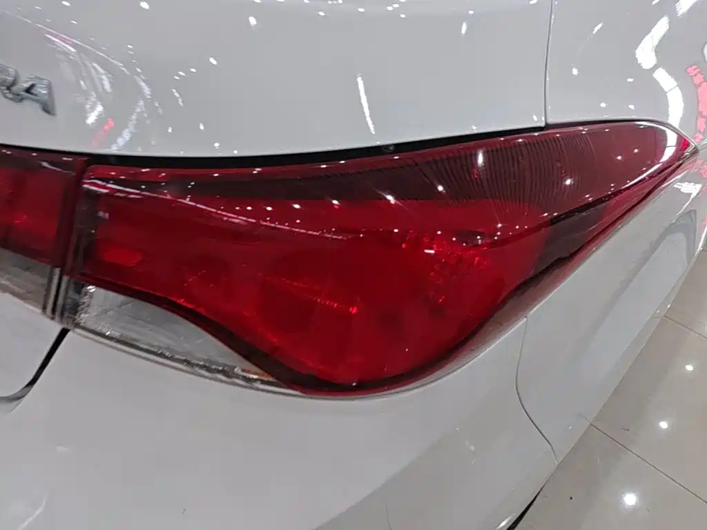 Hyundai Elantra 2016 — фото 8