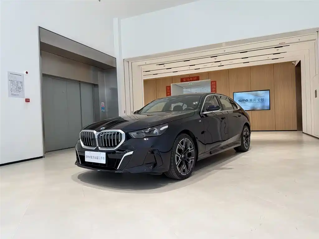 BMW 5 Series 2025 — фото 1