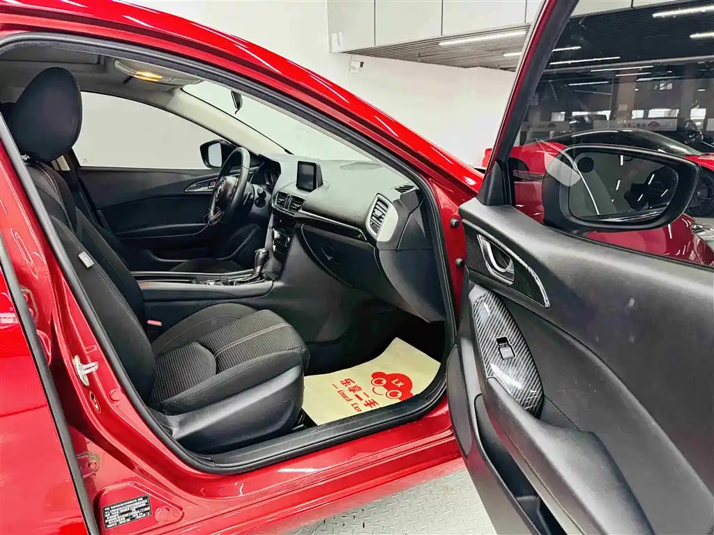 Mazda 3 Axela 2019 — фото 26