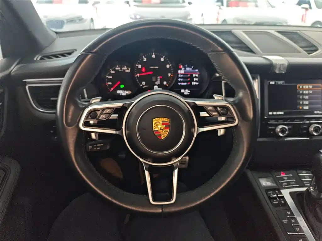 Porsche Macan 2015 — фото 11