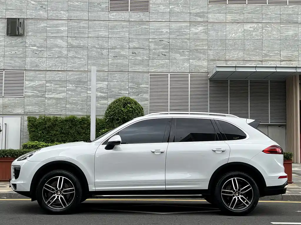 Porsche Cayenne 2016 — фото 3