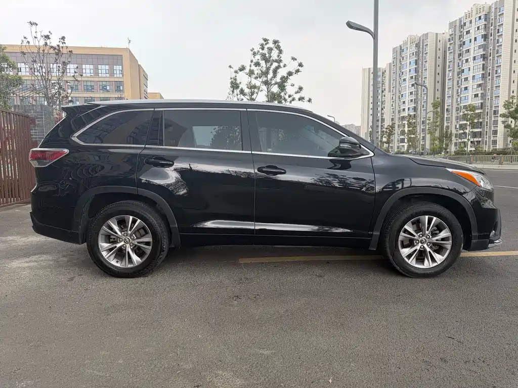 Toyota Highlander 2017 — фото 16