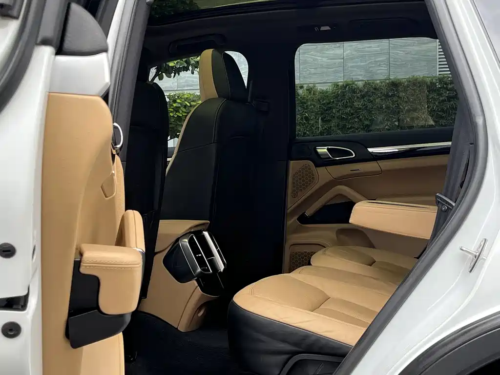 Porsche Cayenne 2016 — фото 11