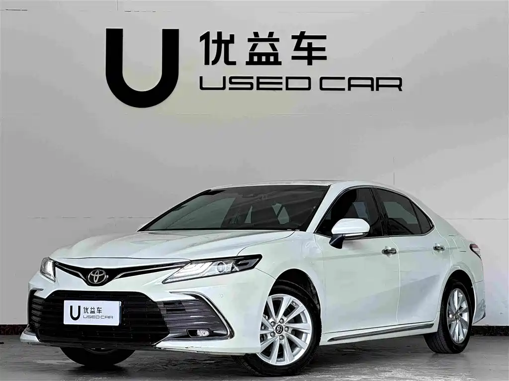 Toyota Camry 2023 — фото 1