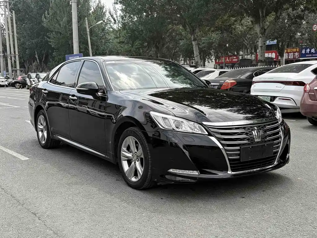 Toyota Crown 2017 — фото 3
