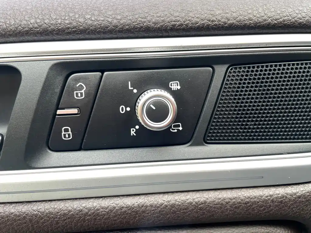 Volkswagen Touareg 2017 — фото 17