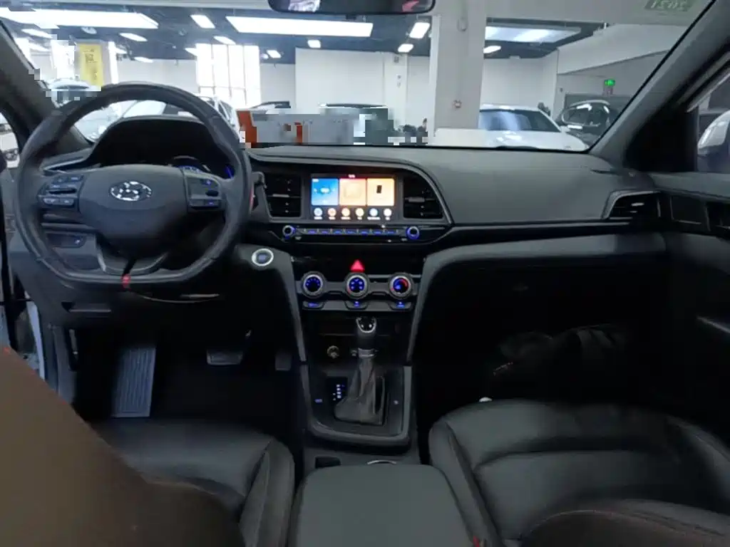 Hyundai Elantra 2019 — фото 10