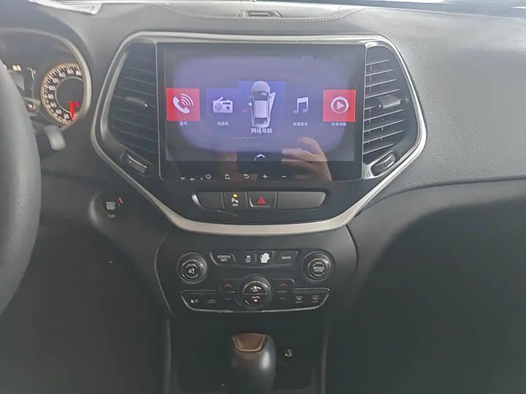 Jeep Cherokee 2017 — фото 13