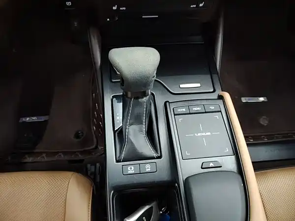 Lexus ES 2021