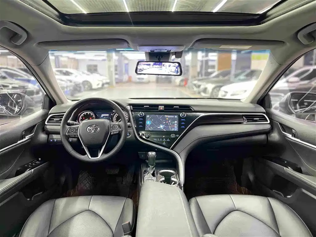 Toyota Camry 2020 — фото 12