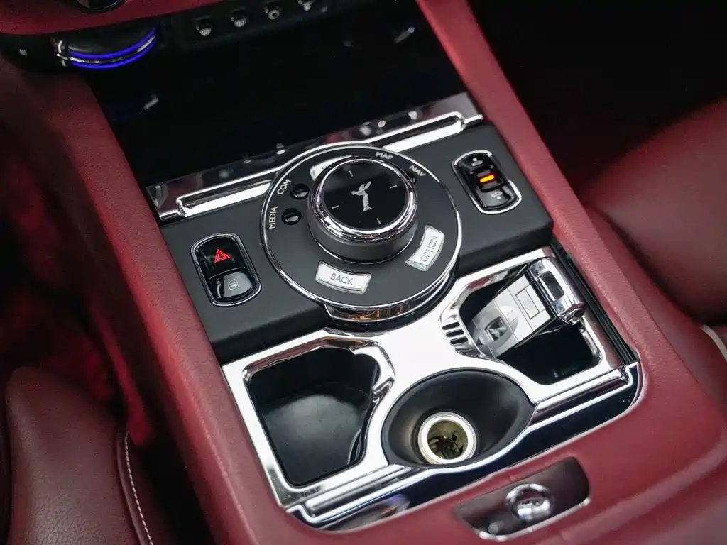 Rolls-Royce Ghost 2018 — фото 14