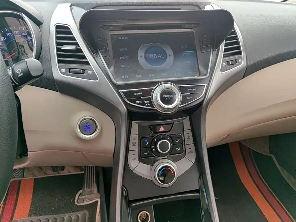 Hyundai Elantra Langdong 2015 — фото 13