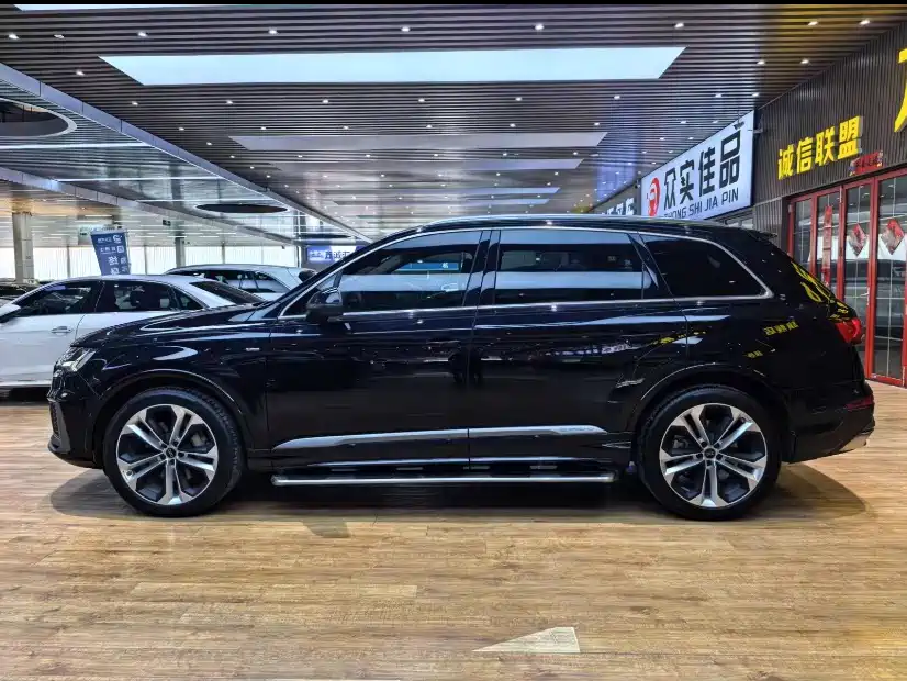 Audi Q7 2020 — фото 18