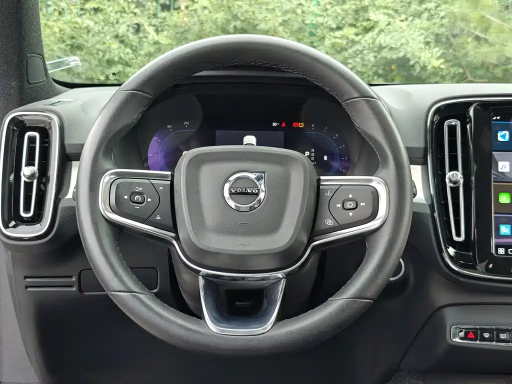 Volvo XC40 2023 — фото 14