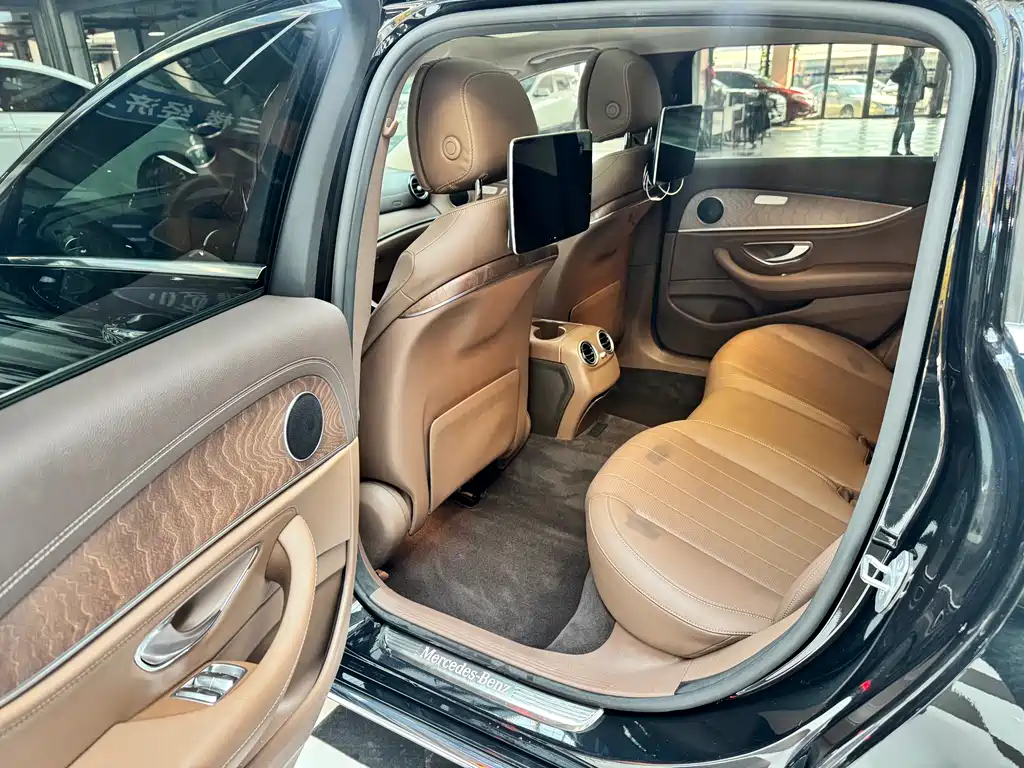 Mercedes-Benz E-Class 2020 — фото 17
