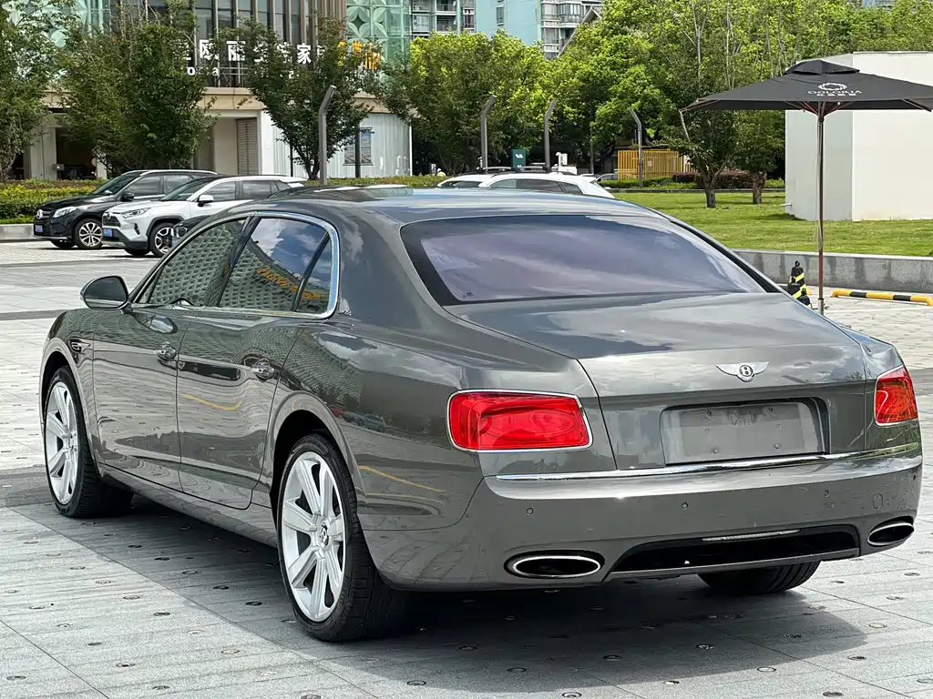 Bentley Flying Spur 2016 — фото 4