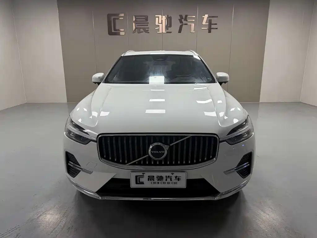 Volvo XC60 2022 — фото 2
