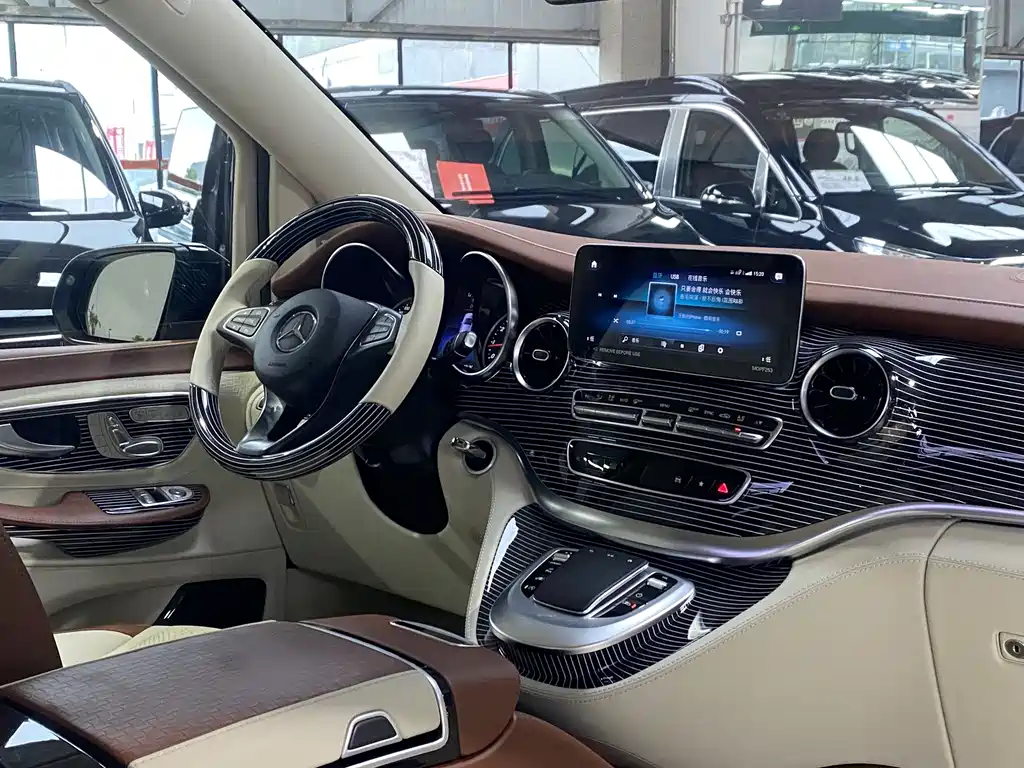 Mercedes-Benz V-Class 2023 — фото 9