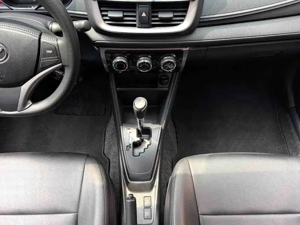 Toyota Yaris L 2022 — фото 14