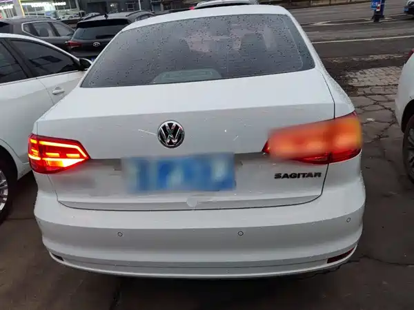 Volkswagen Sagitar 2015