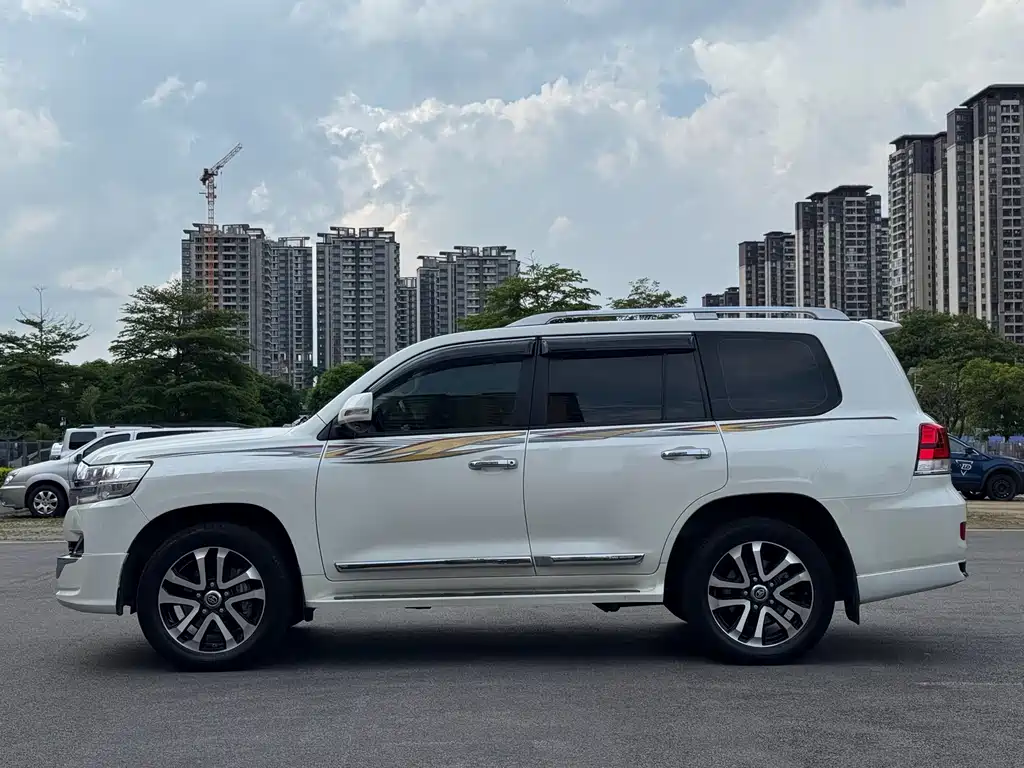 Toyota Land Cruiser 2019 — фото 3