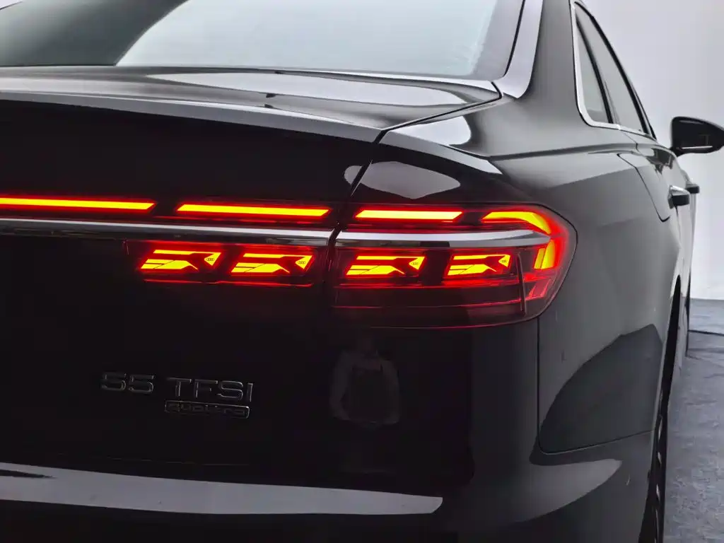 Audi A8 2025 — фото 22
