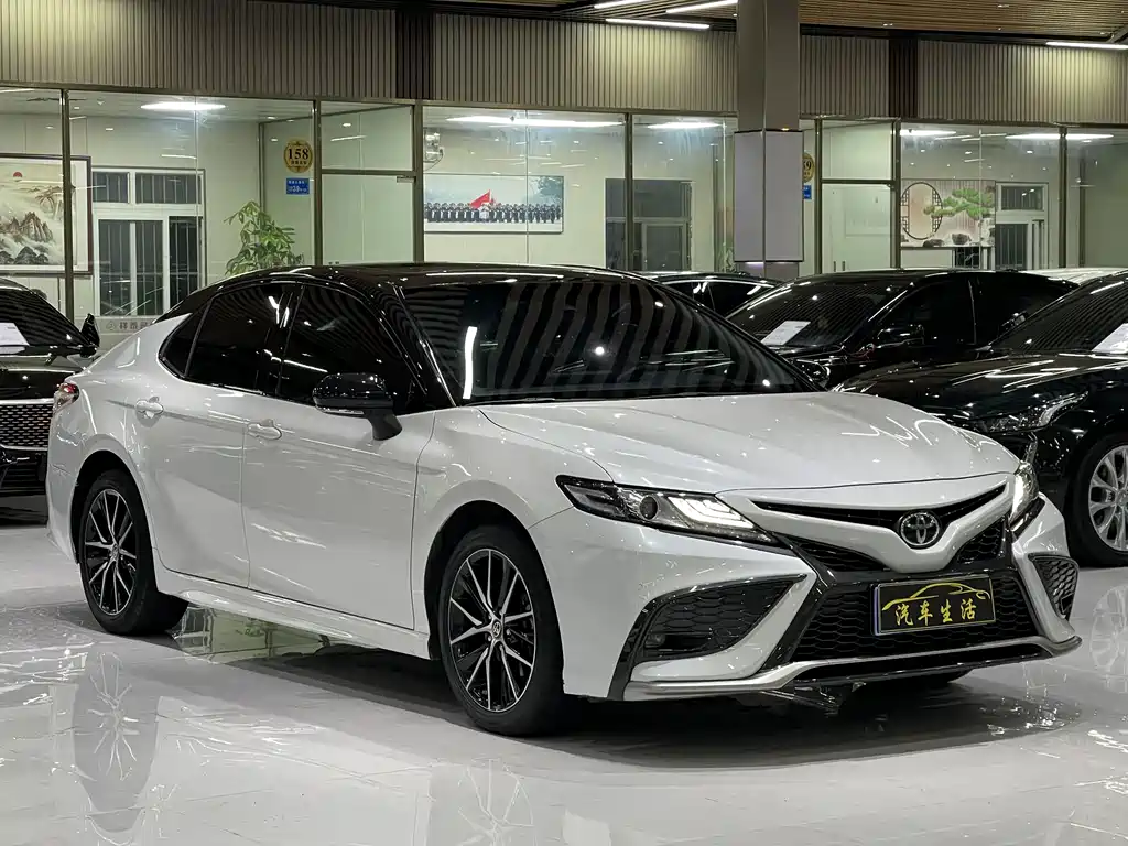 Toyota Camry 2022 — фото 3