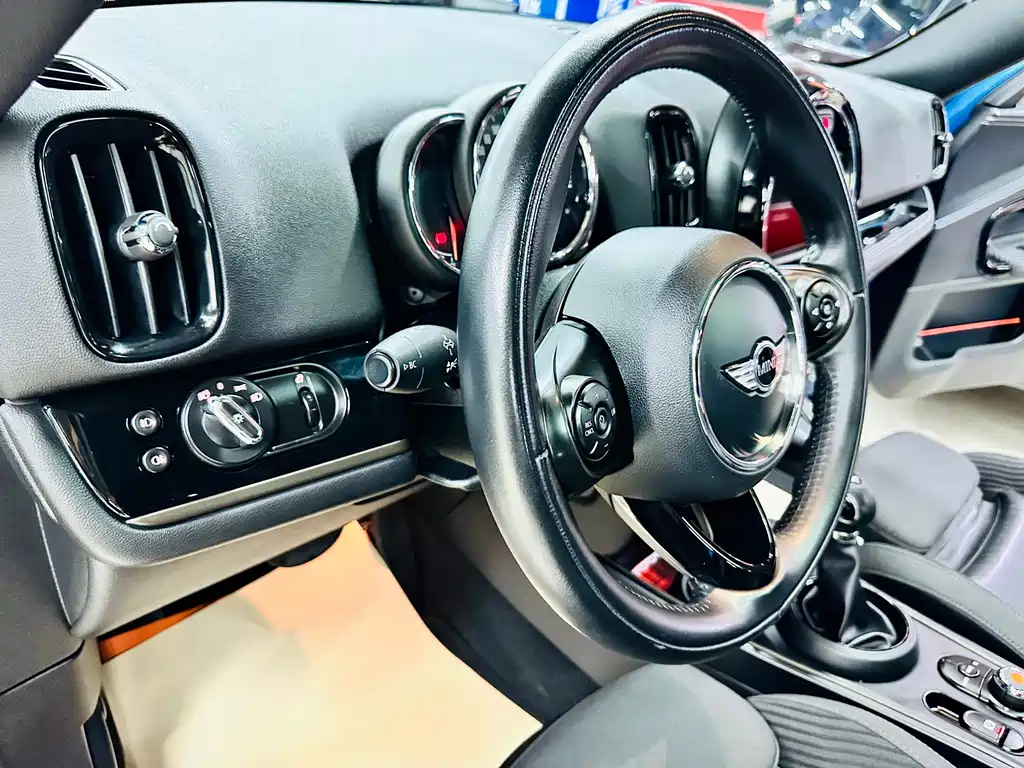 MINI Countryman 2017 — фото 32