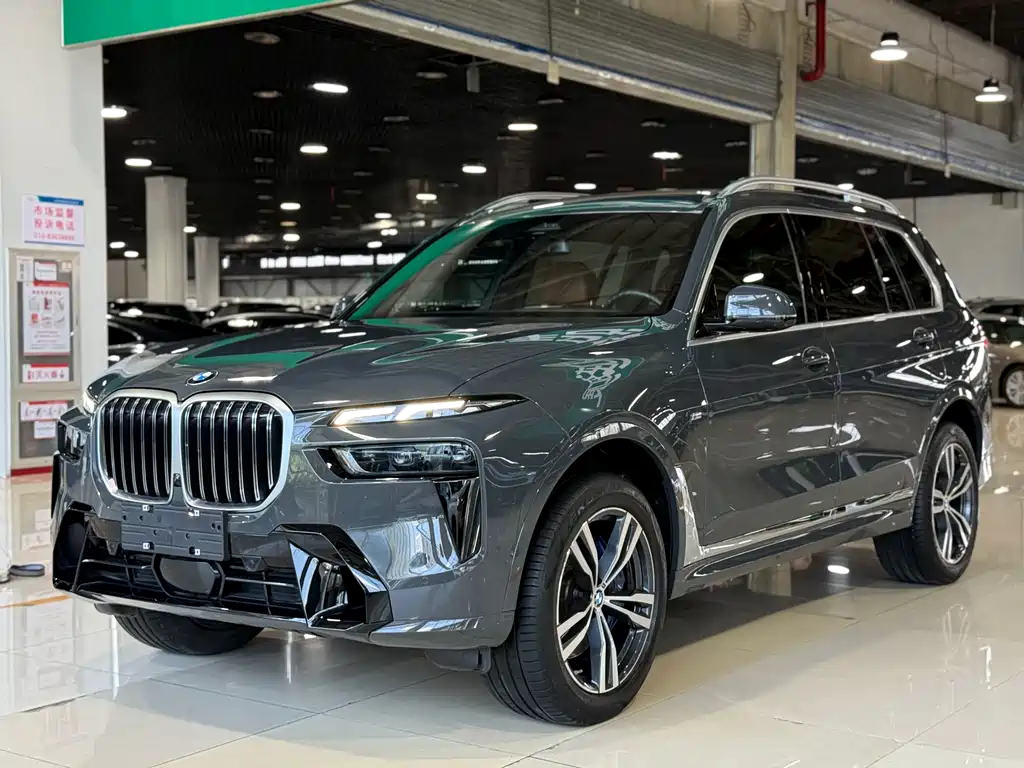 BMW X7 2023 — фото 1
