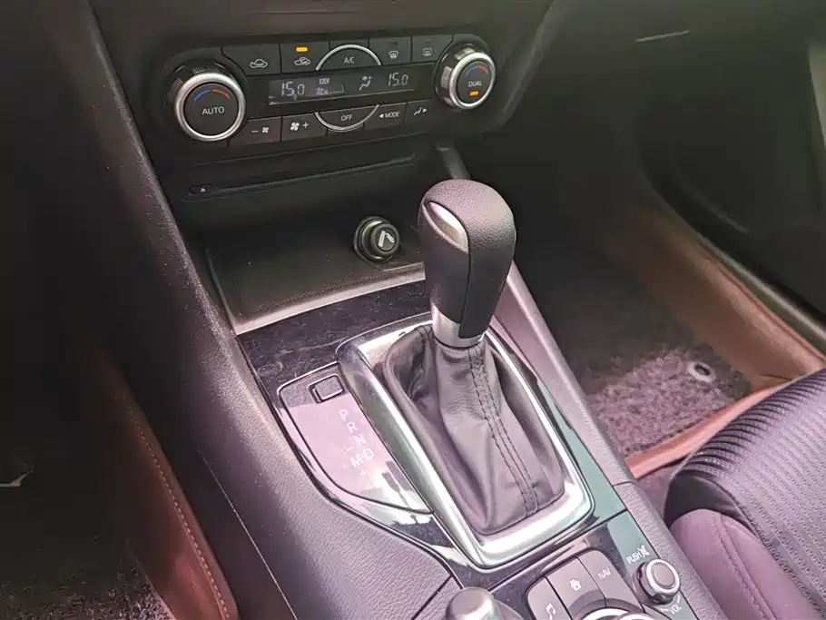 Mazda 3 Axela 2017 — фото 16