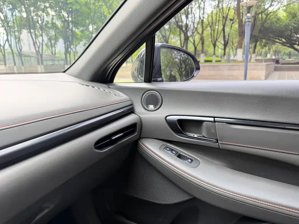 Hyundai Sonata 2020 — фото 16