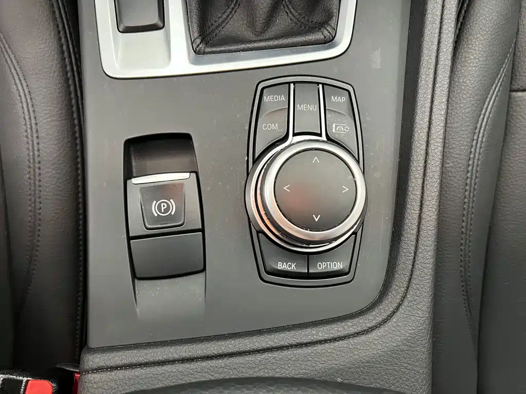 BMW 1 Series 2023 — фото 17